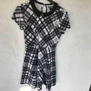 BLACK AND WHITE PLAID SKATER STYLE COLLARED DRESS
